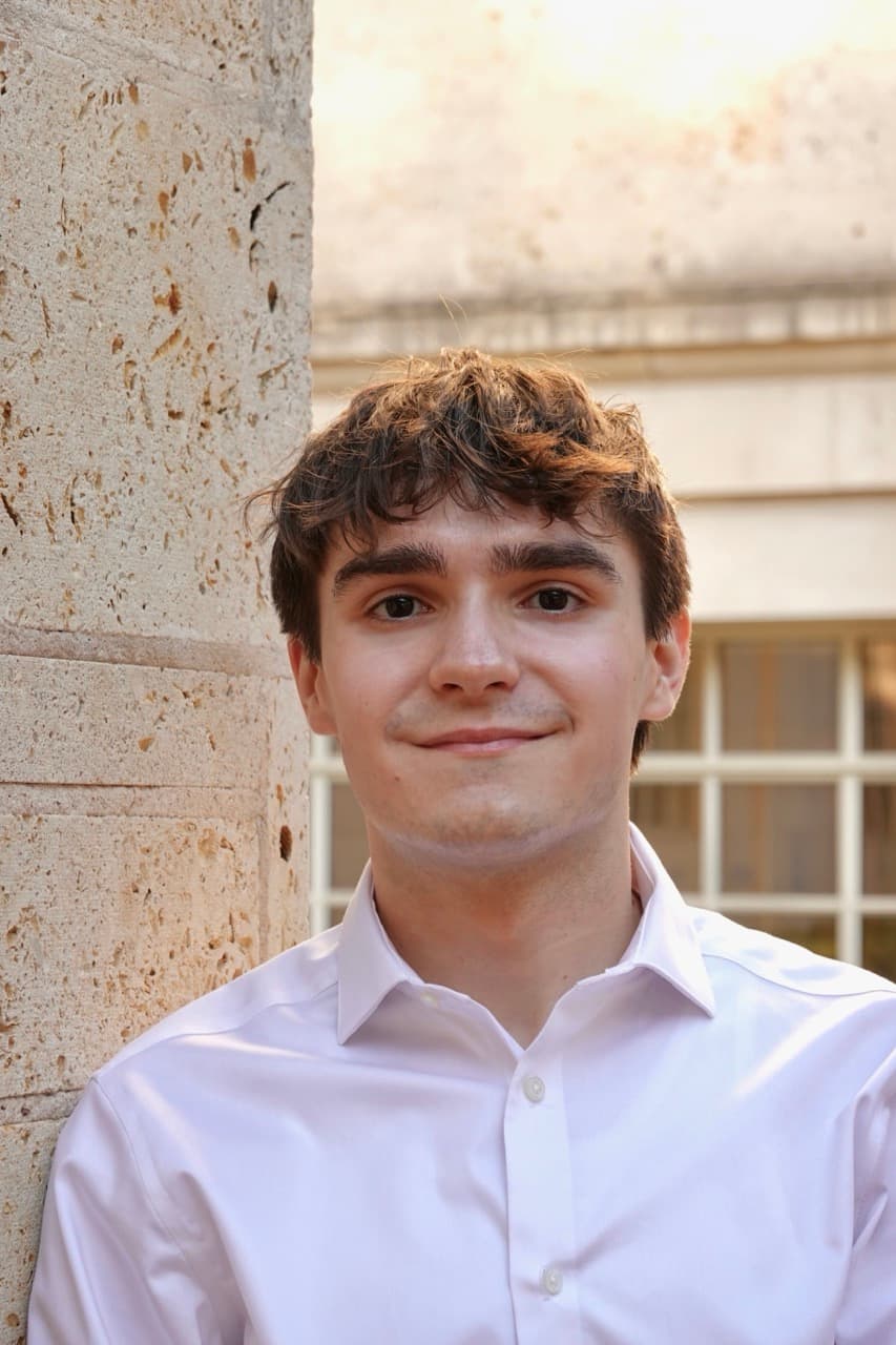 Headshot of Gabriel Keller